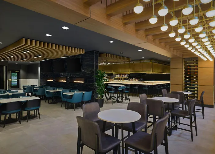 Chicago Marriott Northwest 4*
